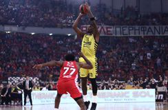 Ντέιβις: «Έχουμε βρει τη συνταγή να νικήσουμε τον Ολυμπιακό»