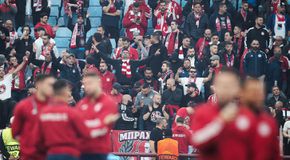 Οι οπαδοί του Ολυμπιακού στο Villa Park (vid & gallery)