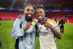 Στο πλευρό του Βινίσιους ο Ροντινέι: «Το σύστημα είναι δειλό, αδερφέ μου είσαι ο καλύτερος στον κόσμο»