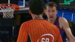 Απίστευτο: Ο Βέσελι αποβλήθηκε με τεχνική ποινή και αντιαθλητικό φάουλ σε μόλις 8'! (vid)