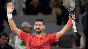 Ο Τζόκοβιτς προκρίθηκε στα προημιτελικά του Roland Garros - Συνεχίζει χωρίς να χάσει σετ