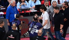 Aναβολή του αγώνα της Τετάρτης στο ΟΑΚΑ - Μηδενική ανοχή από την κυβέρνηση μετά το χάος στο ΣΕΦ, ανακοινώσεις από Μαρινάκη