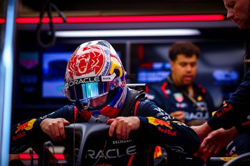 Ο Φερστάπεν ένα βήμα πριν τον αποκλεισμό από αγώνα της Formula 1