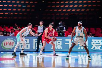 Ασύλληπτοι Ντόντσιτς και Σάριτς με triple double στην πρεμιέρα του Προολυμπιακού Τουρνουά στο ΣΕΦ