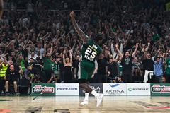 Στο NBA γίνεται... χαμός με μεταγραφές, αλλά ο Ναν παραμένει ανέγγιχτος - Πότε λήγει η διορία για τον Αμερικανό