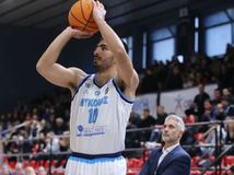 Συνεχίζει ο Σκουλίδας στη Μύκονο