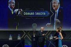 Σάκοτα: Παρέλαβε το βραβείο για την ΑΕΚ