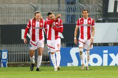 Ο Πανσερραϊκός ζυγίζει τα δεδομένα για μεταγραφές και αποχωρήσεις