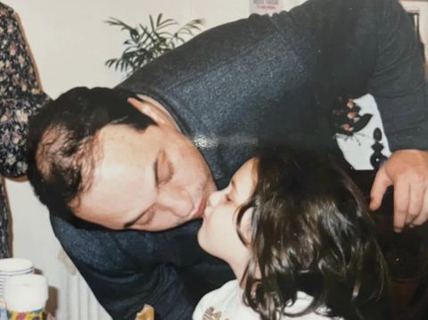 Η κόρη του Αχιλλέα Μπέου απαντά στην κριτική που δέχεται ο πατέρας της: «Δεν είναι σεξιστής ή μισογύνης, τον αγαπάνε σε όλη την Ελλάδα»