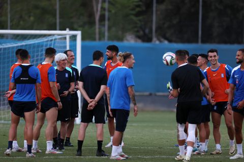 Μοναδική απουσία ο Παυλίδης στην πρώτη προπόνηση της Εθνικής με τον Γιοβάνοβιτς