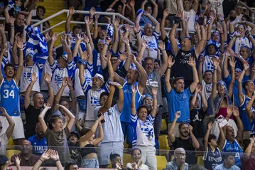 Το κοινό στο «Σπ. Κυπριανού» ψήφισε και διάλεξε μεταξύ... Φουρέιρα και ΛΕΞ!