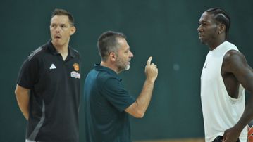 Σερέλης: «Δεν είναι φυσιολογική προετοιμασία, θα χρειαστούν όλοι μέσα στη σεζόν» (vid)