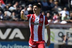 Ο Ζελέν έμεινε ελεύθερος από τον Πανσερραϊκό