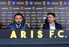 Ο Άρης «τρέχει» για προπονητή, ο Ουζουνίδης μένει μέχρι... να φύγει