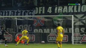 ΟΦΗ - ΑΕΚ | Η τεράστια επέμβαση του Στάνκοβιτς στην κεφαλιά του Λουίζ Φελίπε