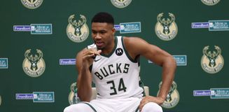 Αντετοκούνμπο: «Υπάρχει hype γύρω από την ομάδα, εκπληκτικό που έχουμε τον Λίλαρντ στους Μπακς»