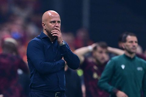 Ο Ρούνεϊ τα... έχωσε στον Σλοτ: «Αν ο Αμορίμ τα έκανε αυτά θα τον σταύρωναν»