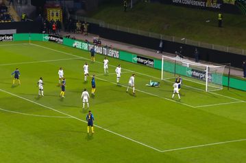 Ο Κοβάσεβιτς μετά από απόκρουση του Στρακόσα έκανε την ανατροπή για την Τσέλιε κόντρα στην ΑΕΚ