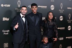 Απίστευτο: Η μητέρα του Λαμίν Γιαμάλ χρεώνει 800 ευρώ για μια φωτογραφία μαζί της (pic)