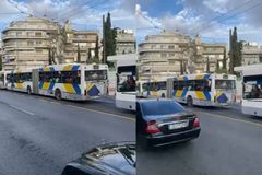 Οι οπαδοί της Γκόου Αχέντ Ιγκλς... γκρεμίζουν λεωφορείο (vid)