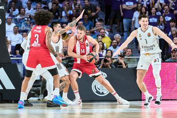 Ήπιε... θάλασσα στο τέταρτο δεκάλεπτο ο Ολυμπιακός και ηττήθηκε από τη Ρεάλ στη Μαδρίτη