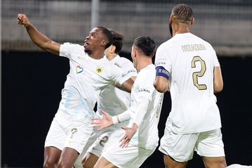 Ο Κουτέσα με μακρινό σουτ άνοιξε το σκορ για την ΑΕΚ κόντρα στην Τσέλιε