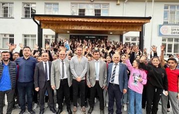 Εγκώμια στην Τουρκία για Κολοβέτσιο - Μοίρασε χειμερινά ρούχα σε μαθητές άπορων οικογενειών (vid)