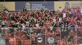 Ανοιχτά μόνο τα πέταλα στην επιστροφή του Πανσερραϊκού στον «λάκκο των λεόντων»