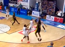 «Βράζει» το Μαρούσι - Το καθαρό διπλό φάουλ που δεν δόθηκε και έκρινε το ματς (vid)