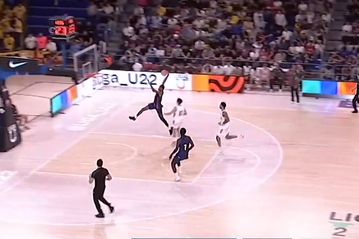 Αυτός είναι ο 14χρονος που άφησε τους πάντες άναυδους στο Μπαρτσελόνα - Ρεάλ U22 με το κάρφωμά του (vid)