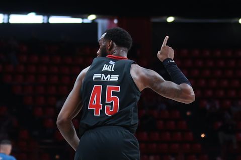 Εντυπωσιακός Χολ, με απίθανη στατιστική και 19 πόντους στο πρώτο ημίχρονο για τον Ολυμπιακό! (vids)