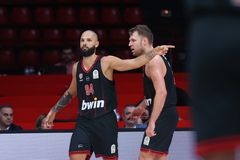 Ο Φουρνιέ σκοράρει για τρεις και αποθεώνεται από τον κόσμο στο ΣΕΦ