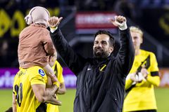 Ανατριχίλα, οι φίλοι της Μπρέντα αποθεώνουν τον Λάμπρου μετά τη διαδικτυακή επίθεση που δέχθηκε  (vid)