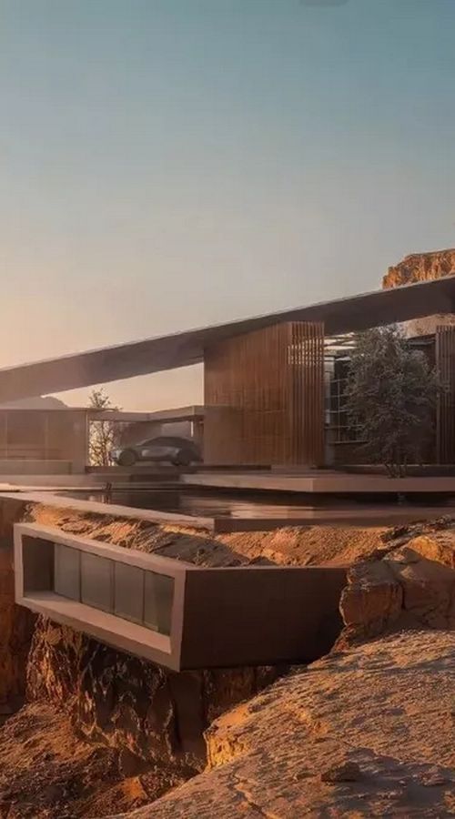 Βίλα, κότερο και ένα Lexus στο γκαράζ