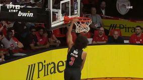 Τα κάνει όλα ο Ουόρντ για τον Ολυμπιακό: Δίνει ασίστ, κλέβει την μπάλα και καρφώνει στον αιφνιδιασμό