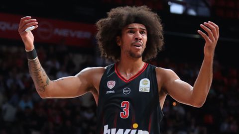 Ο Γουόρντ αστόχησε σε lay up για γκολ-φάουλ, «τρελάθηκε» και έσκισε τη φανέλα του! (vid)