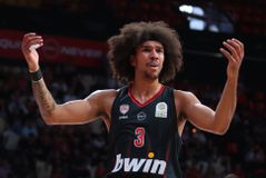 Ο Γουόρντ αστόχησε σε lay up για γκολ-φάουλ, «τρελάθηκε» και έσκισε τη φανέλα του! (vid)