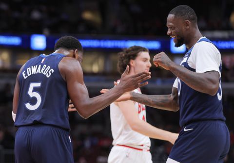 Επιστροφή στις νίκες για τους Τίμπεργουλβς, 122-105 τους Χόρνετς