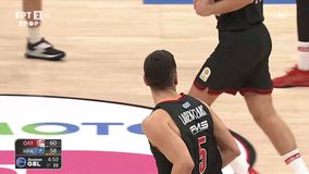 Ο Λαρεντζάκης σκοράρει το πρώτο τρίποντο του Ολυμπιακού μετά από 25 λεπτά αγώνα!