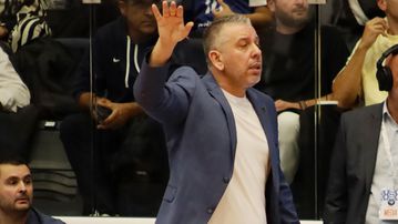 Απασφάλισε ο Παπαθεοδώρου: «Συμμετέχουμε σε κουκλοθέατρο» (vid)