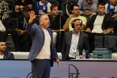 Απασφάλισε ο Παπαθεοδώρου: «Συμμετέχουμε σε κουκλοθέατρο» (vid)