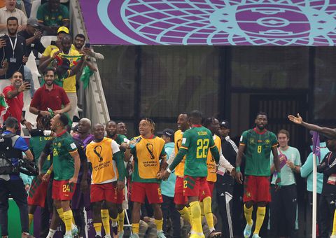 Νίκη-θαύμα για το Καμερούν και «αντίο» με ψηλά το κεφάλι
