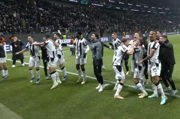 «Οκτώ λεπτά ασπρόμαυρης παράνοιας στη Γερμανία»: Η παρακάμερα από τον θρίαμβο του ΠΑΟΚ στη Φρανκφούρτη (vid)