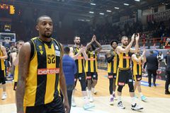 «Έβραζαν» με τους διαιτητές στην ΑΕΚ - Τρελαμένοι οι ξένοι στα αποδυτήρια