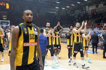 Πρόστιμο σε ΑΕΚ και ΜακΡέι από τον αθλητικό δικαστή του ΕΣΑΚΕ