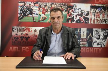 Ο Θωμάς Κυπαρίσσης και επίσημα στην ΑΕΛ Novibet