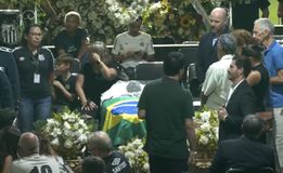 Τι είναι η θανατοπραξία που δεν αλλοιώνει το πρόσωπο του Πελέ ως την ταφή - Είχε συμβεί και με τον Σόκρατες