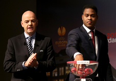 Απαντά στους επικριτές του για τη σέλφι στην κηδεία του Πελέ ο Ινφαντίνο