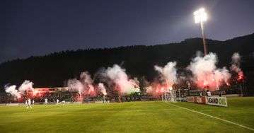 Χαμός στη Λιβαδειά - Λιποθύμησε στο γήπεδο οπαδός του Παναθηναϊκού από χρήση χημικών! (pics)