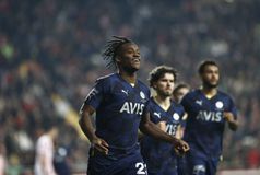 Νίκη με ανατροπή για τη Φενέρμπαχτσε- Ισοπαλία στη Κωνσταντινούπολη